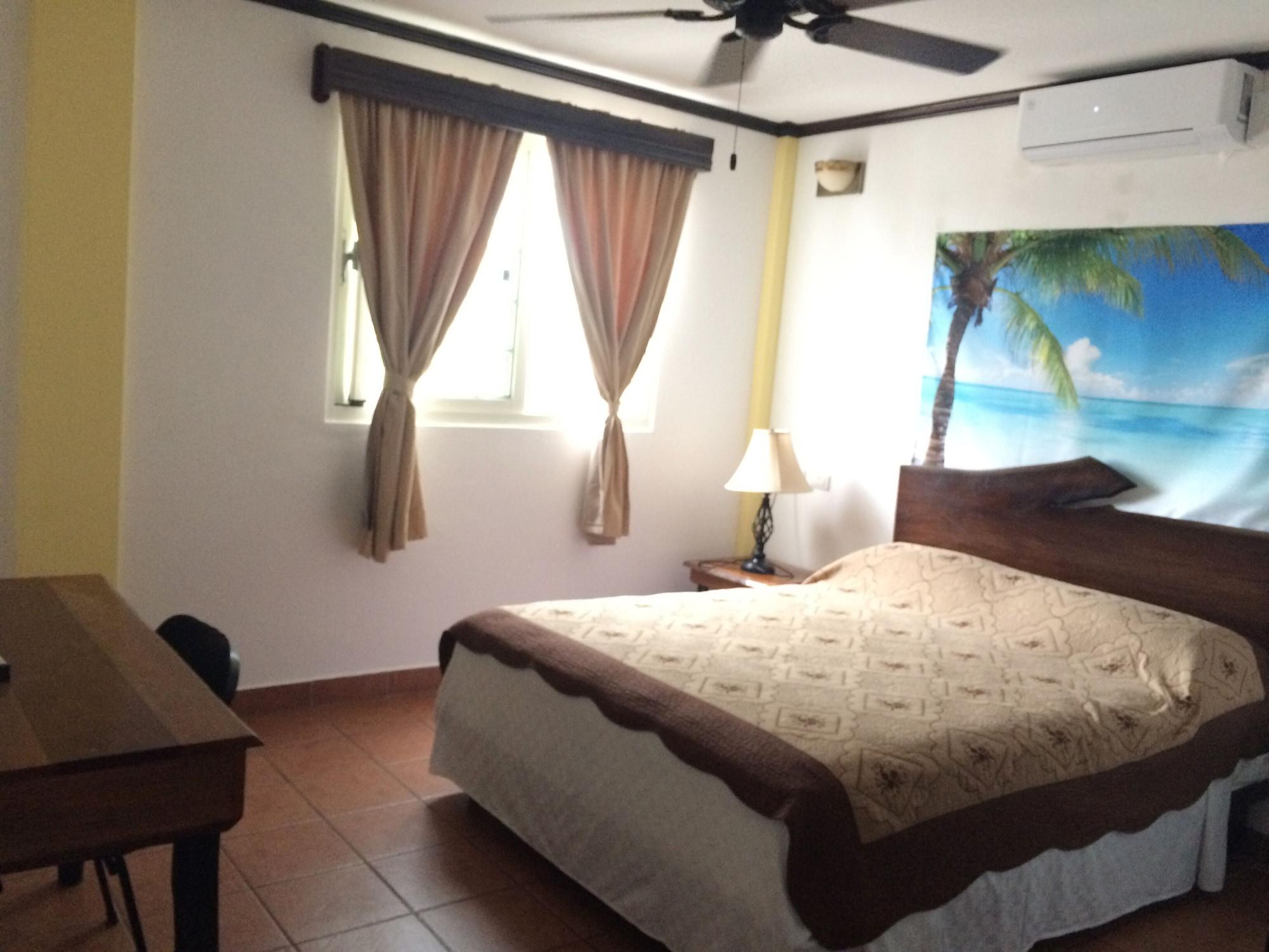 Easy Inn Hotel Belize City Esterno foto