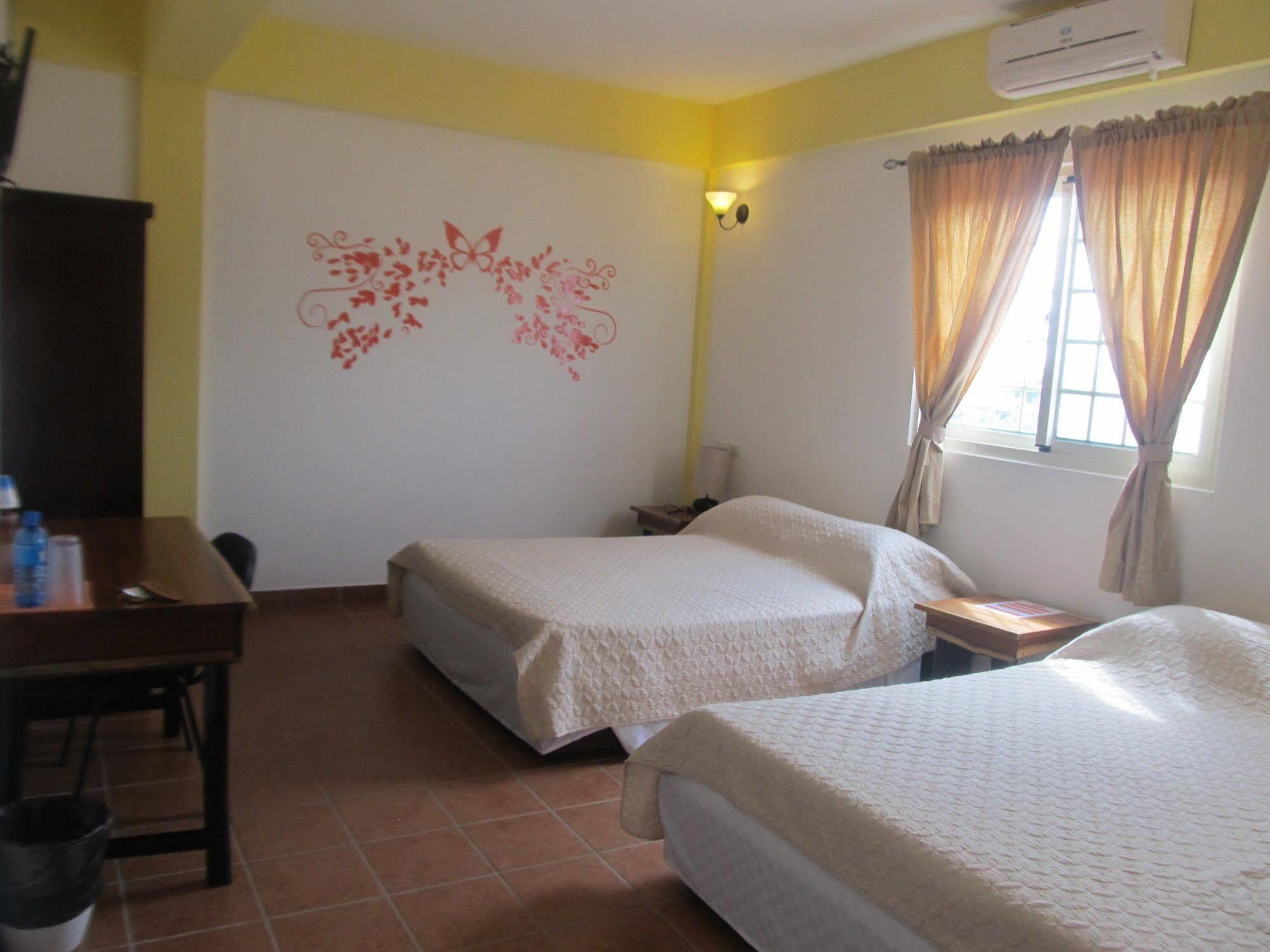 Easy Inn Hotel Belize City Esterno foto