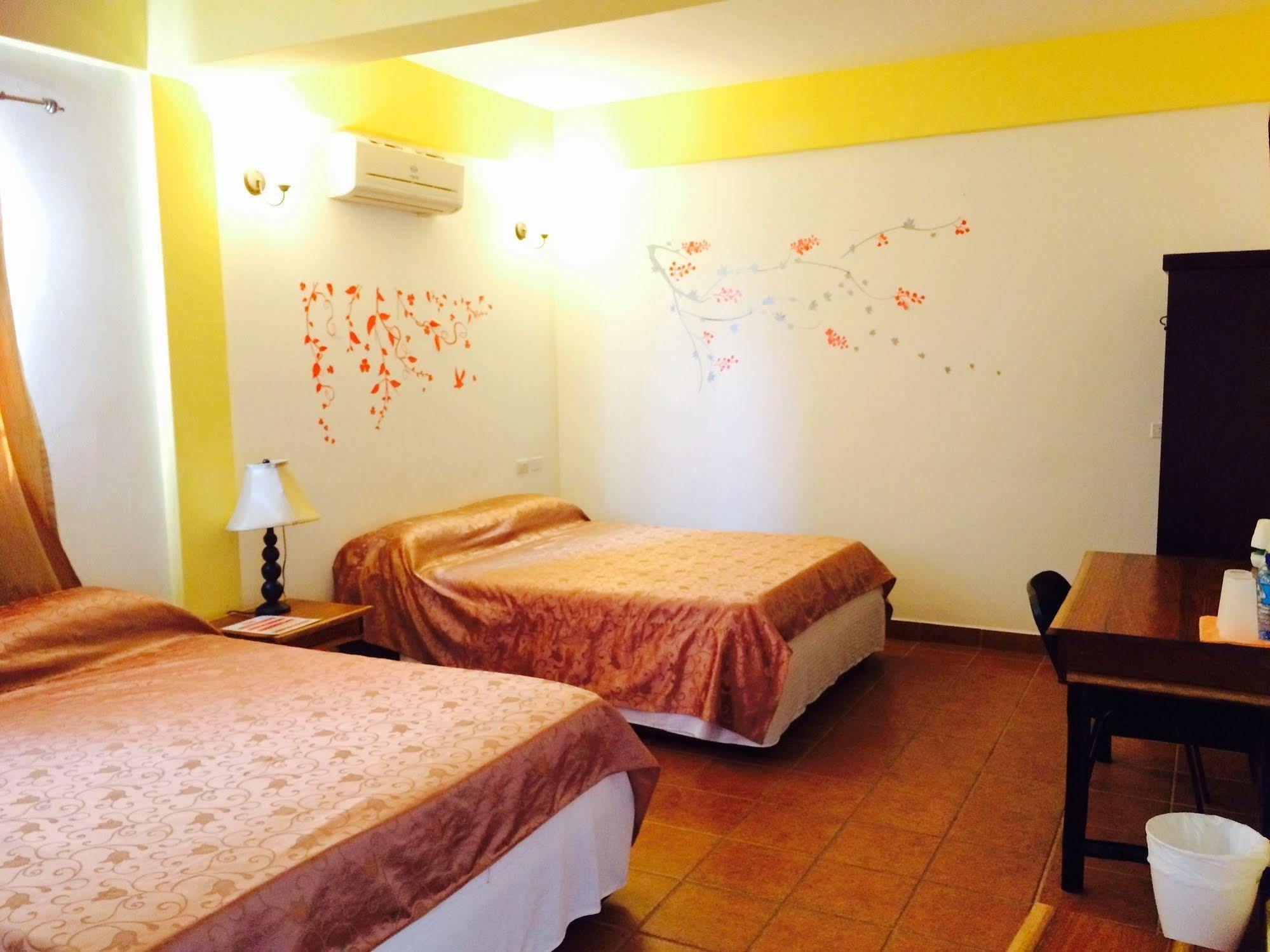 Easy Inn Hotel Belize City Esterno foto