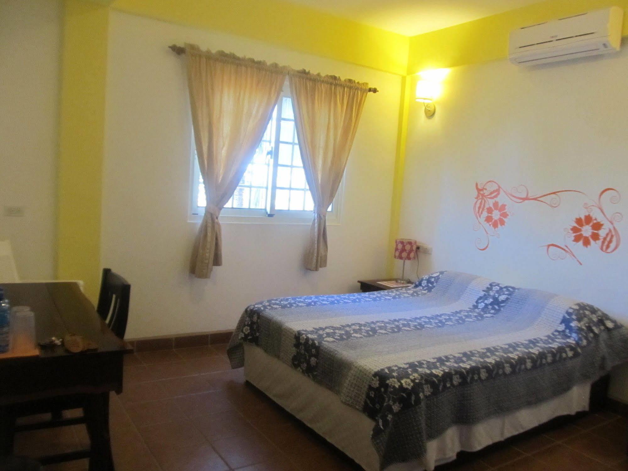 Easy Inn Hotel Belize City Esterno foto